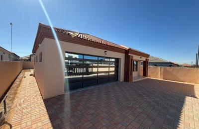 3 Bedroom House for Sale in Block 10